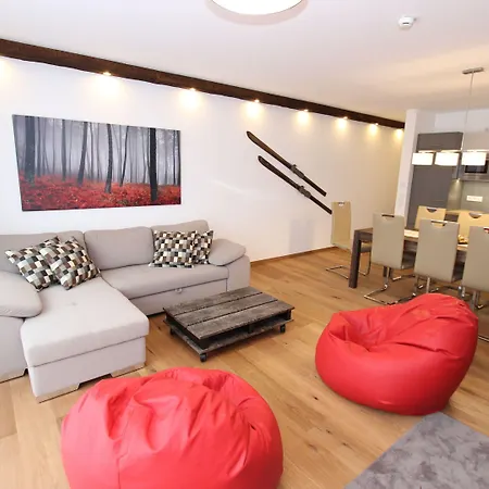 Casa de Férias Stylish Neukirchen Home For 8 Guests