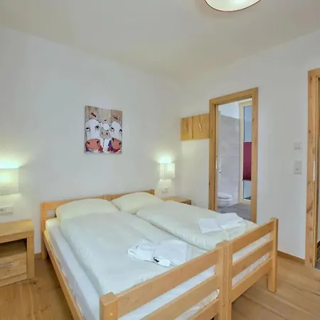 Vakantiehuis Stylish Neukirchen For 8 Guests Neukirchen am Großvenediger