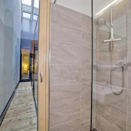Stylish Neukirchen For 8 Guests 度假居